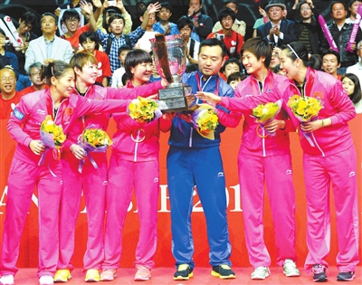 湛江日报数字报-东京世乒赛喜捧双杯