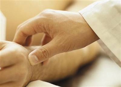 今日周村数字报-按摩穴位除湿气