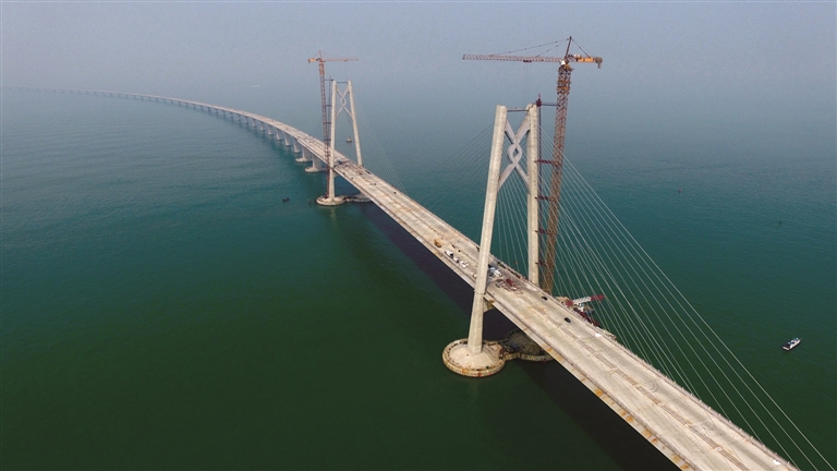 港珠澳大桥是连接香港