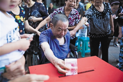 渝中报数字报-<em>街坊邻居</em>为患病<em>女孩</em>慷慨解囊