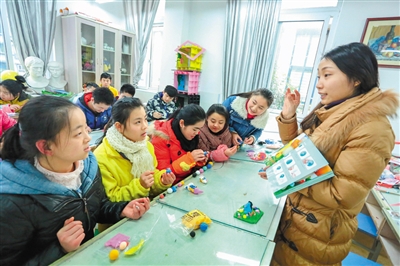 渝中报数字报-老师开微店为学生铺创业路