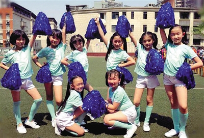 渝中报数字报-校园啦啦操赛展学生风采