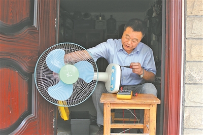 宏基电脑风扇维修_美的风扇维修_电风扇的维修