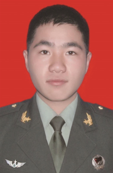 1991年11月出生,2009年12月入伍,上士军衔,现任69225部队某班班长